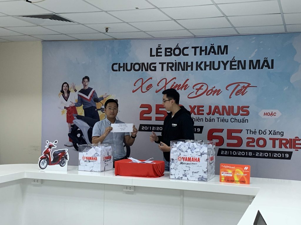 Anh Nguyễn Đức Tiến bốc thăm CTKM