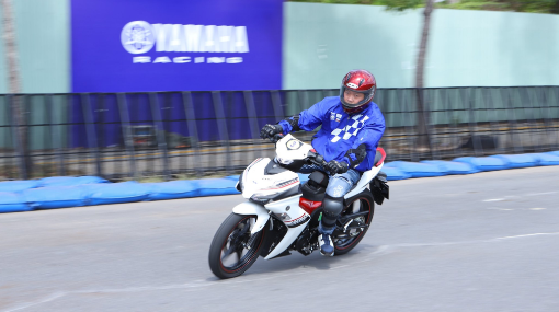 MỘT SỐ KĨ NĂNG LÁI XE CƠ BẢN
