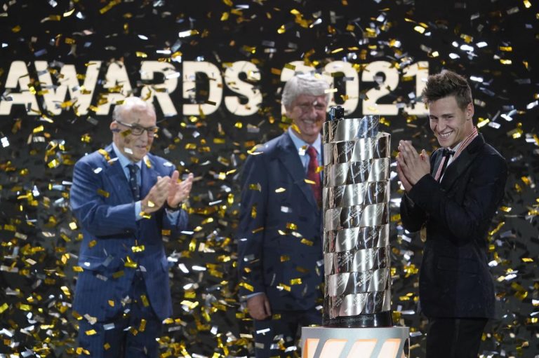 LỄ TRAO GIẢI 2021 FIM MOTOGP™ AWARDS: FABIO QUARTARO NHẬN CÚP VÔ ĐỊCH THẾ GIỚI ĐẦU TIÊN TRONG SỰ NGHIỆP