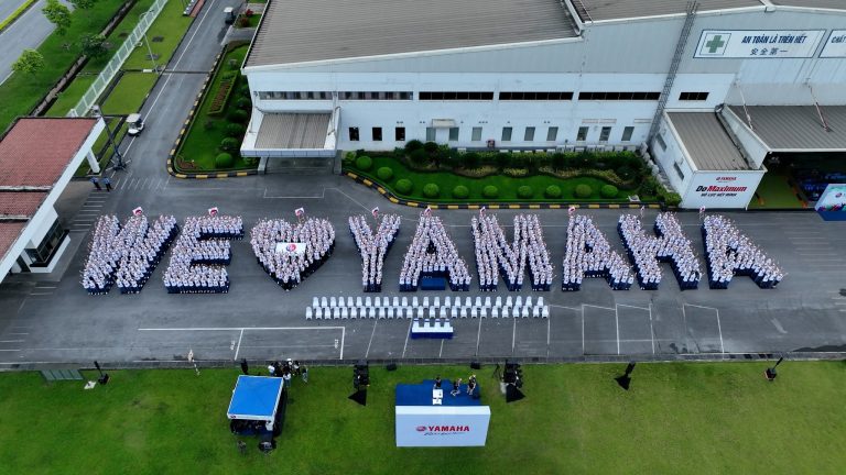 YAMAHA DAY: HƠN 1000 CÁN BỘ CÔNG NHÂN VIÊN CÙNG NHAU XẾP CHỮ CHÚC MỪNG SINH NHẬT YAMAHA