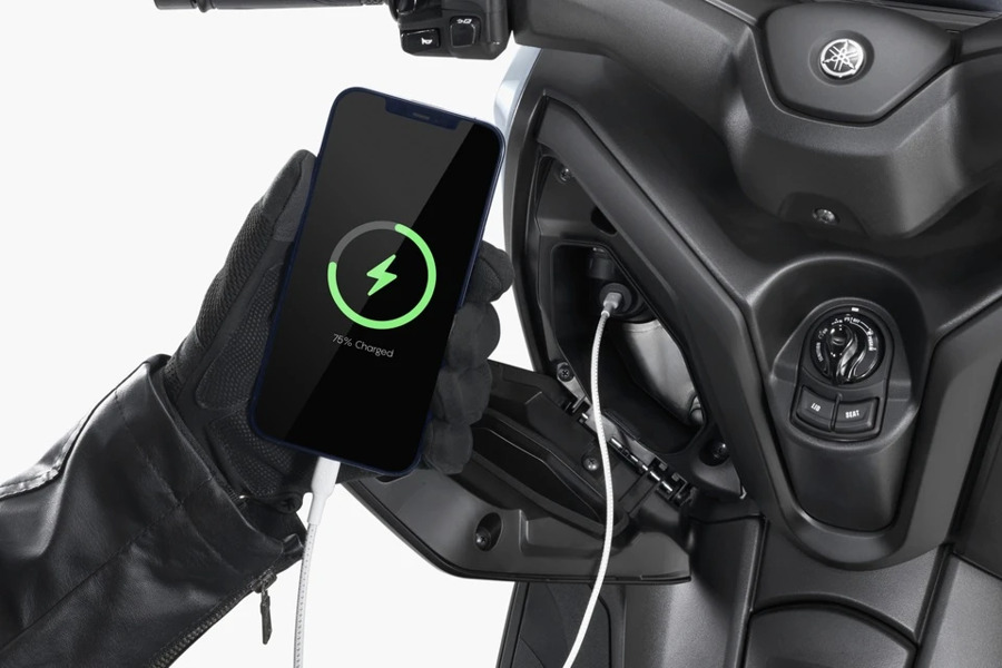 Cổng sạc USB Yamaha XMAX