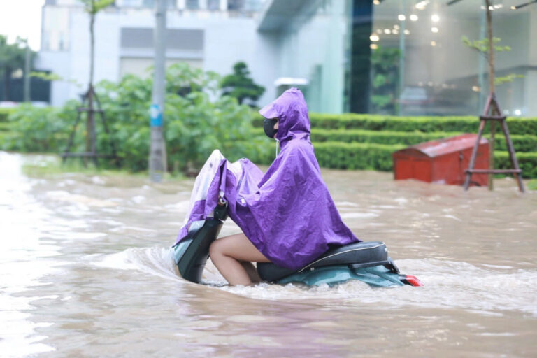 Dấu hiệu xe máy bị vô nước và cách xử lý nhanh, an toàn