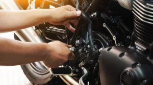 Xe máy để ngoài mưa có sao không? Cách bảo vệ xe hiệu quả