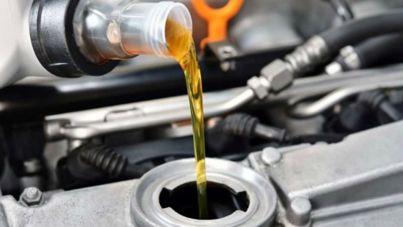 Xe hết nhớt có dấu hiệu gì? Bao lâu thay dầu xe máy một lần?